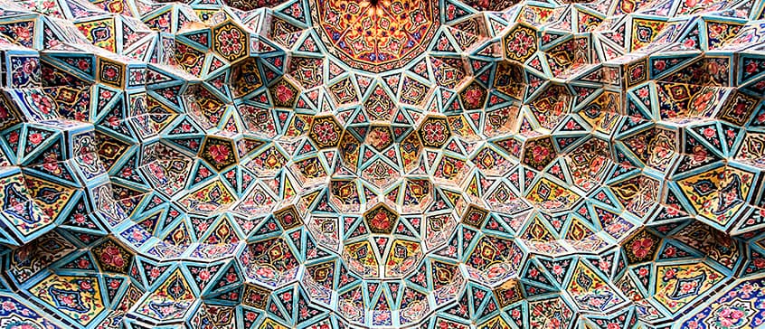 Photo of an ornate ceiling showcasing islamic geometry patterns. 